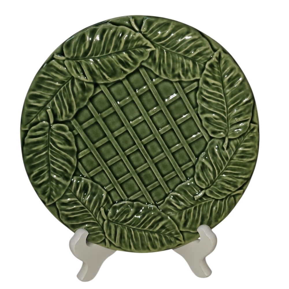 Vintage Bordello Pinheiro Green Leaf and Lattice Round, 8" Plate